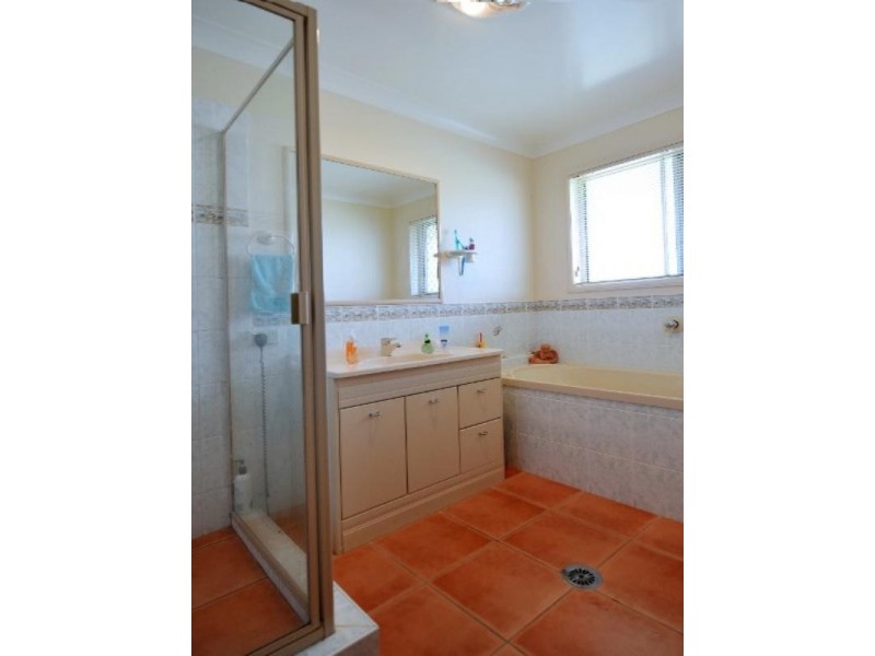 8 Catalina Drive, Wilsonton QLD 4350