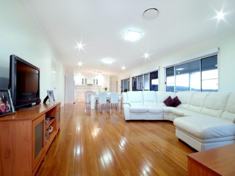 6 Manikato Drive, Hodgson Vale QLD 4352