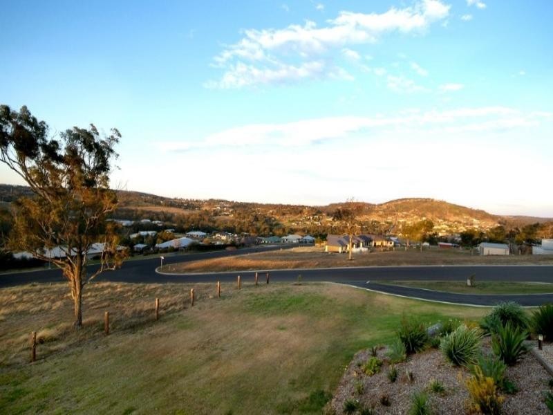 6 Manikato Drive, Hodgson Vale QLD 4352