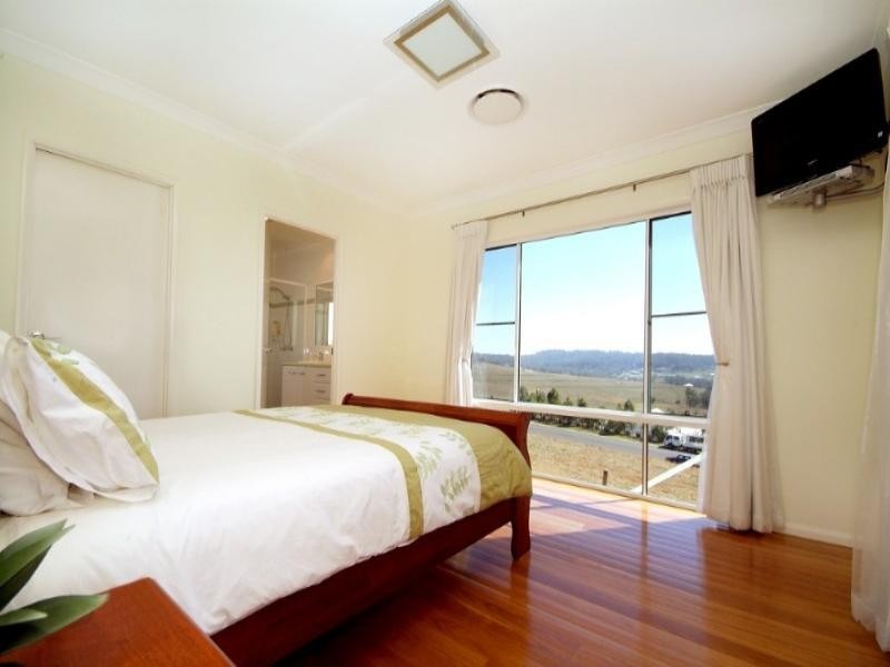 6 Manikato Drive, Hodgson Vale QLD 4352