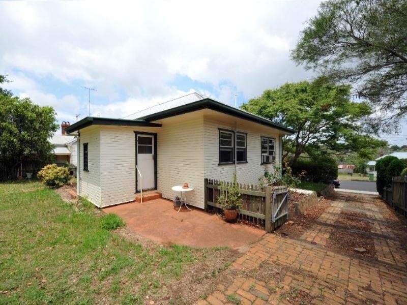 24 John Street, East Toowoomba QLD 4350