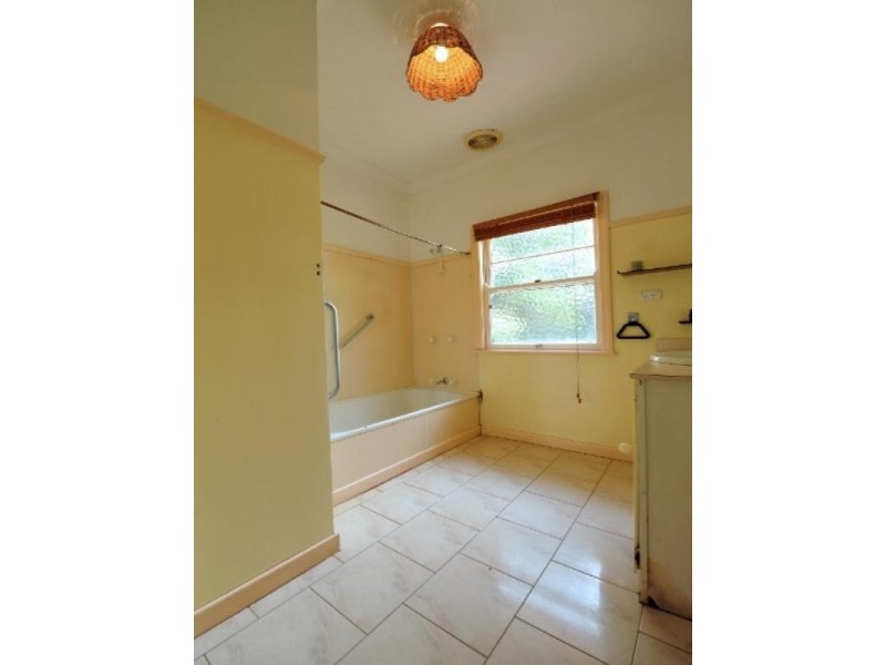 24 John Street, East Toowoomba QLD 4350