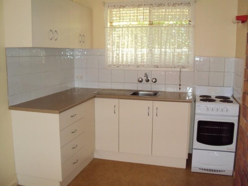 2/8 Marigold Street, Centenary Heights QLD 4350