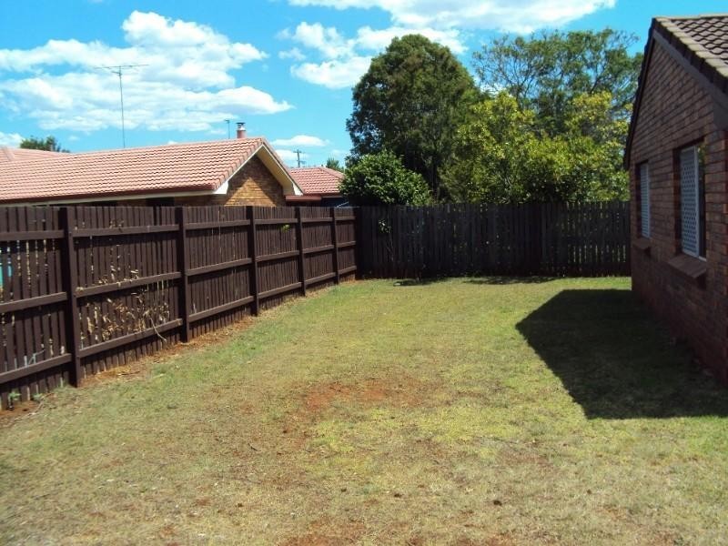 2/8 Marigold Street, Centenary Heights QLD 4350