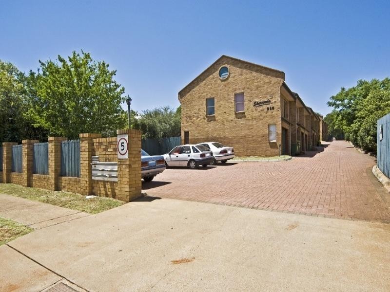 8/248 James Street, Harristown QLD 4350