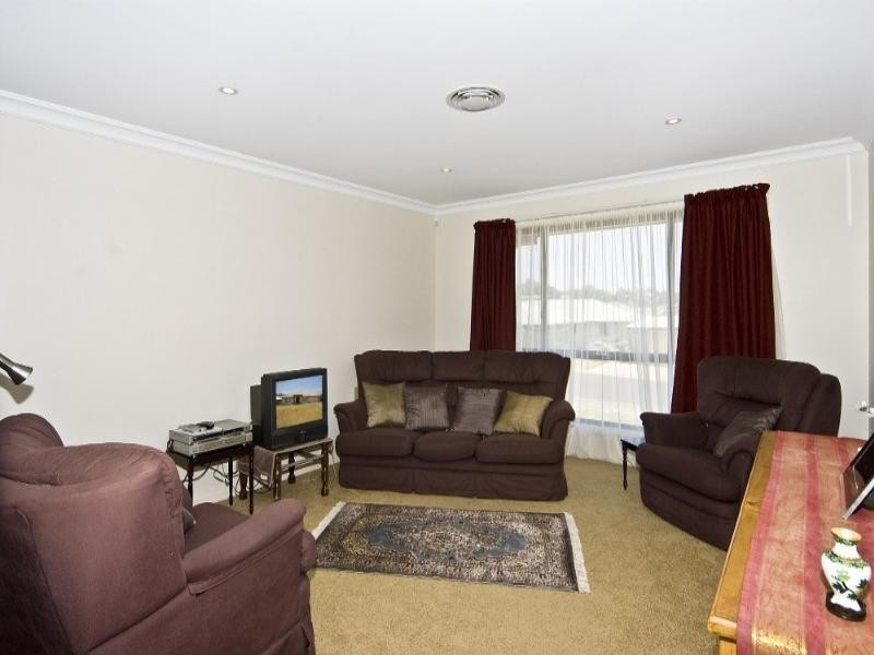 18 Quail Street, Rangeville QLD 4350