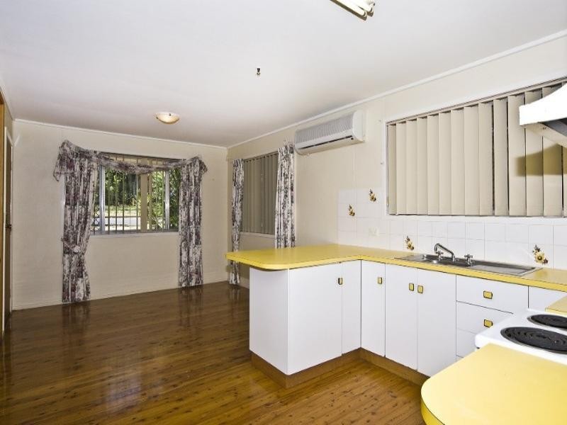 4 Alford Street, Mount Lofty QLD 4350