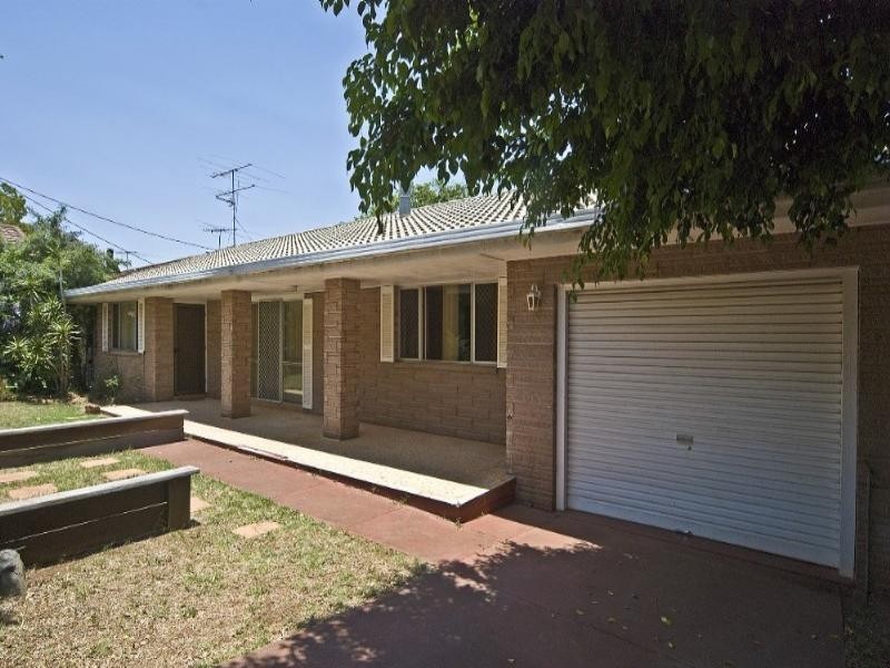 4 Alford Street, Mount Lofty QLD 4350