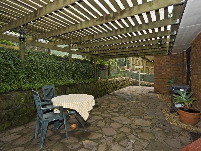 27 Amos Crescent, Mount Lofty QLD 4350