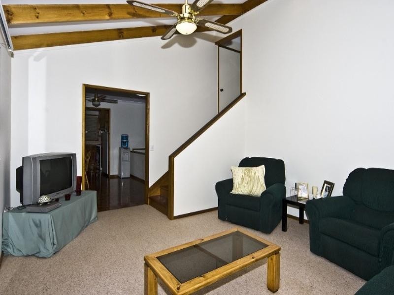 27 Amos Crescent, Mount Lofty QLD 4350