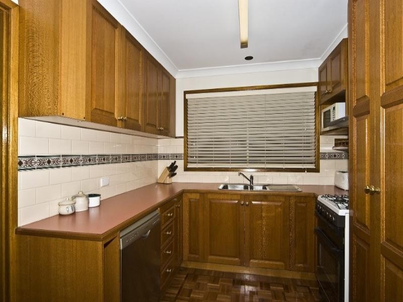 27 Amos Crescent, Mount Lofty QLD 4350