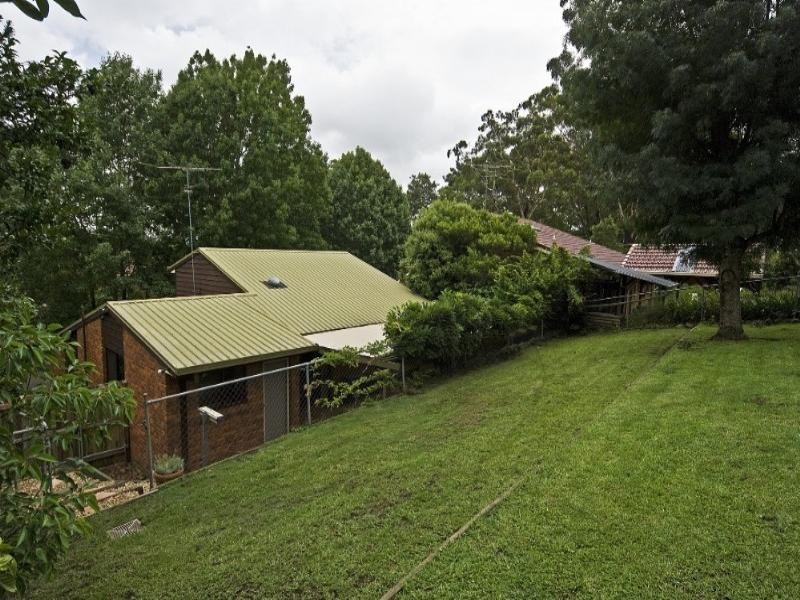 27 Amos Crescent, Mount Lofty QLD 4350