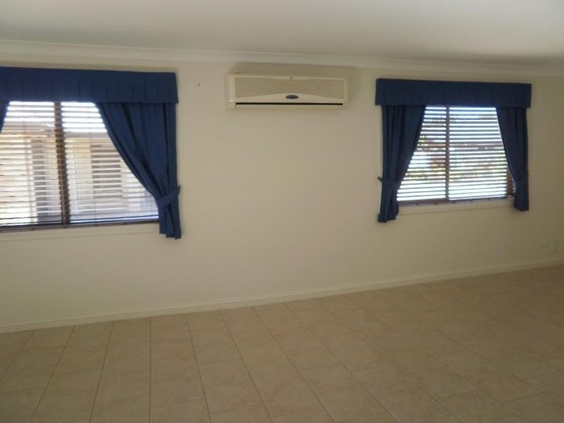 4/14 Uni Plaza Court, Kearneys Spring QLD 4350