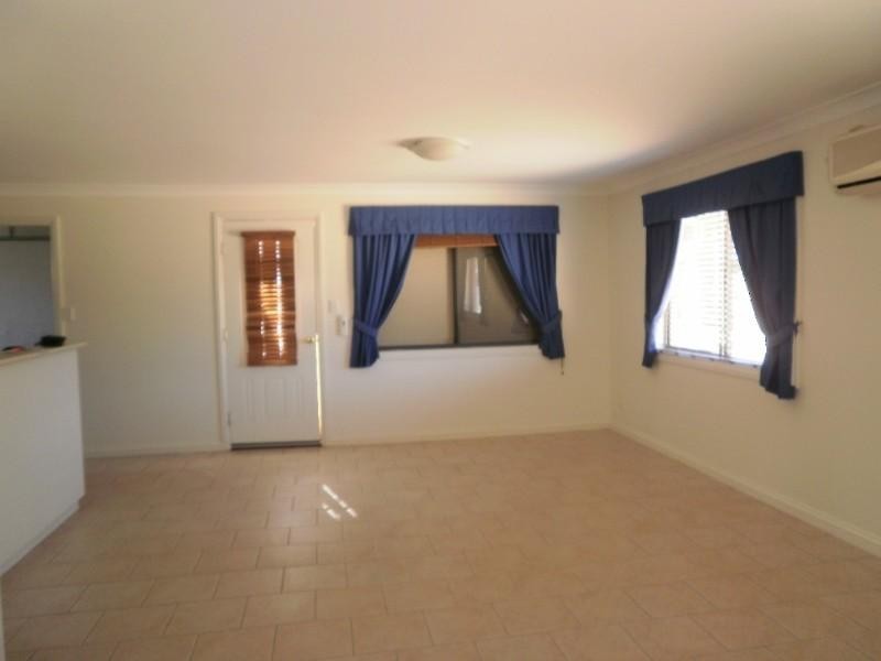 4/14 Uni Plaza Court, Kearneys Spring QLD 4350