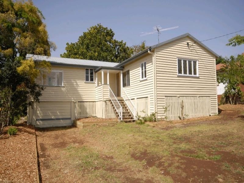 10 Seaton Street, South Toowoomba QLD 4350