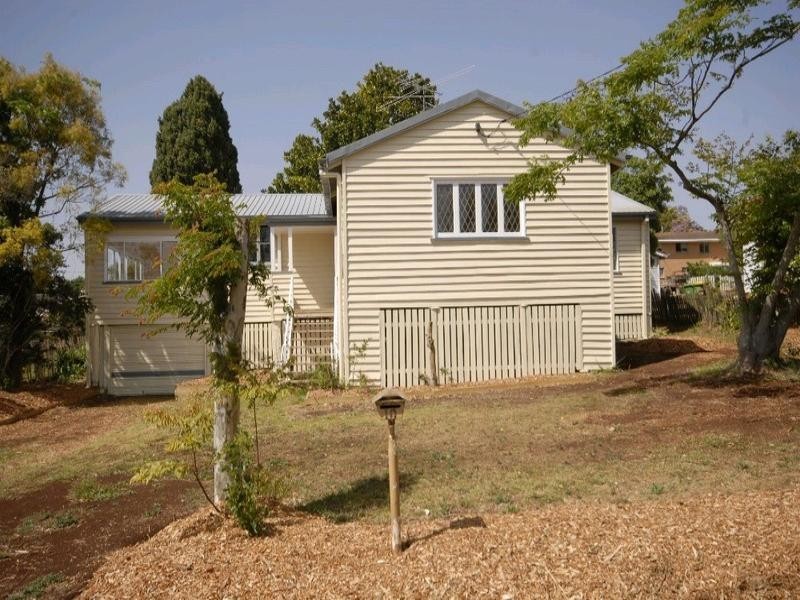 10 Seaton Street, South Toowoomba QLD 4350