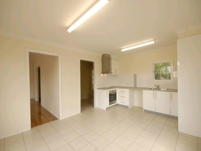 10 Seaton Street, South Toowoomba QLD 4350