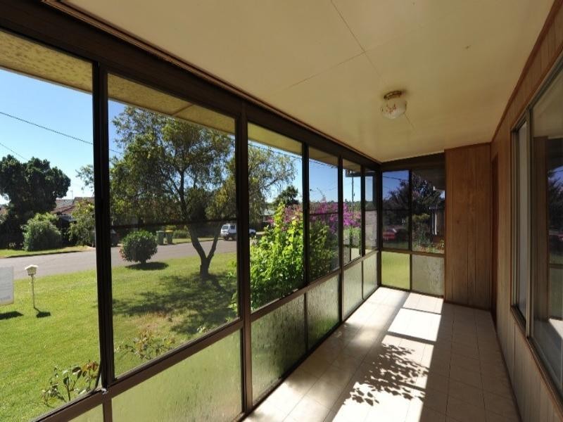 9 Brown Street, Rockville QLD 4350