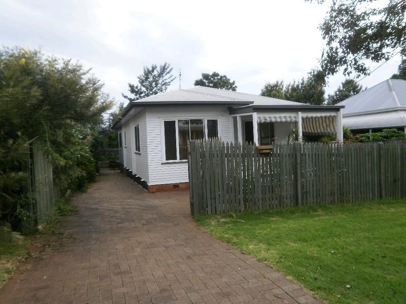 4 Kent Street, East Toowoomba QLD 4350