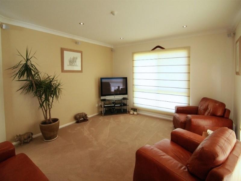 13 Dodson Crescent, Mount Kynoch QLD 4350