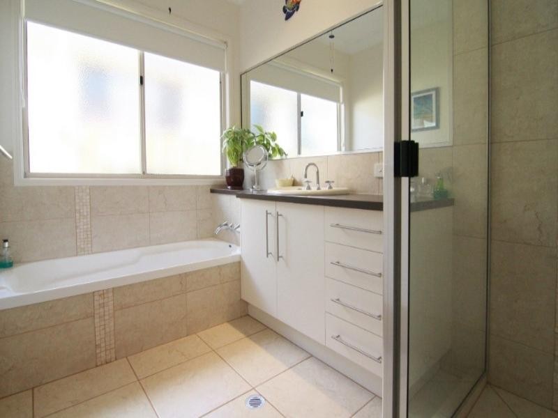 13 Dodson Crescent, Mount Kynoch QLD 4350