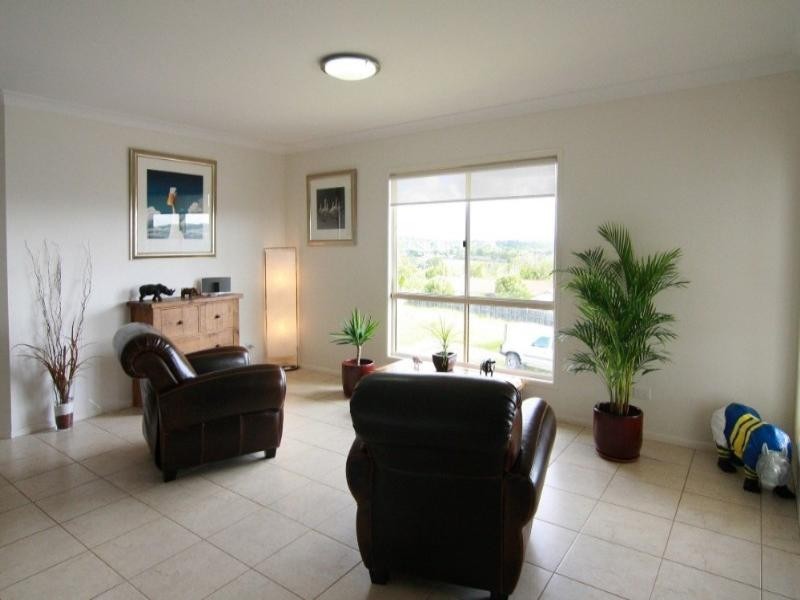 13 Dodson Crescent, Mount Kynoch QLD 4350