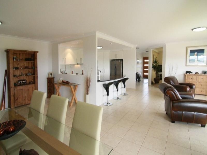 13 Dodson Crescent, Mount Kynoch QLD 4350