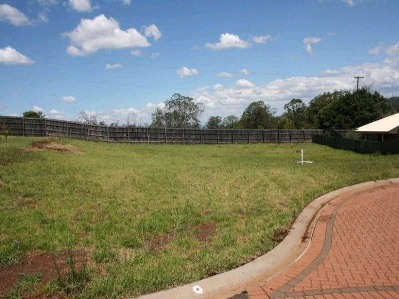 10 Dodson Crescent, Mount Kynoch QLD 4350