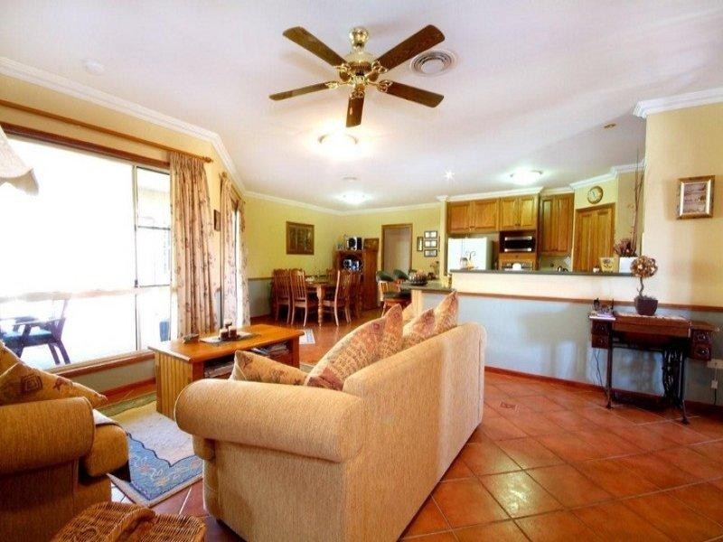2 Howard Street, Middle Ridge QLD 4350