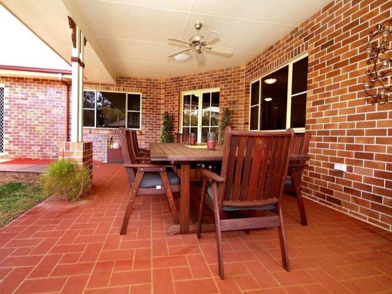 2 Howard Street, Middle Ridge QLD 4350