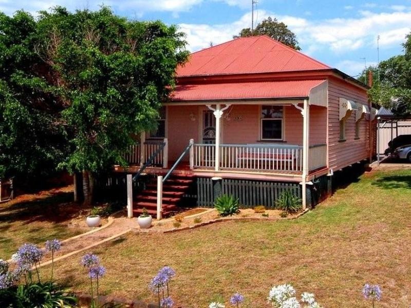 294 Hume Street, Centenary Heights QLD 4350