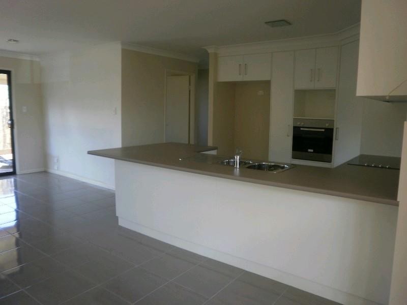 2/5 Barwick Court, Wilsonton Heights QLD 4350