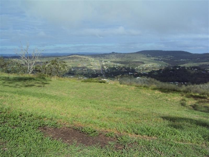 16 Panoramic Drive, Preston QLD 4352