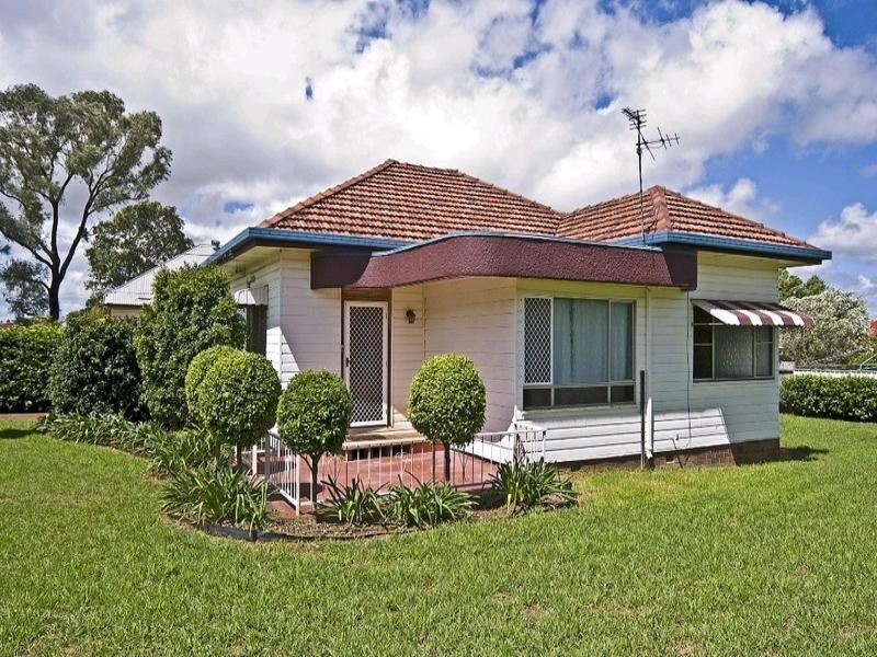 11 Hampshire Street, North Toowoomba QLD 4350