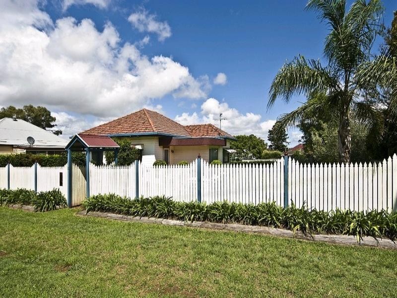 11 Hampshire Street, North Toowoomba QLD 4350