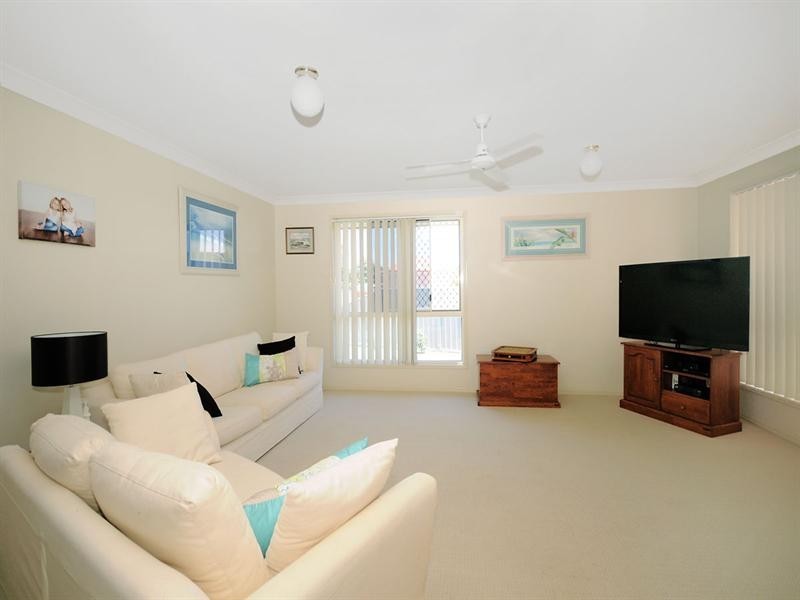 6 Wood Drive, Middle Ridge QLD 4350