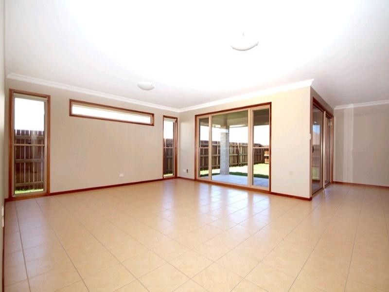 22 Pugh Street, Middle Ridge QLD 4350