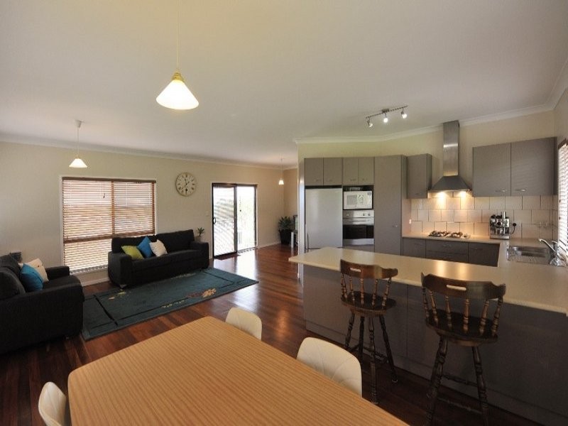 7 Debbie Court, Highfields QLD 4352