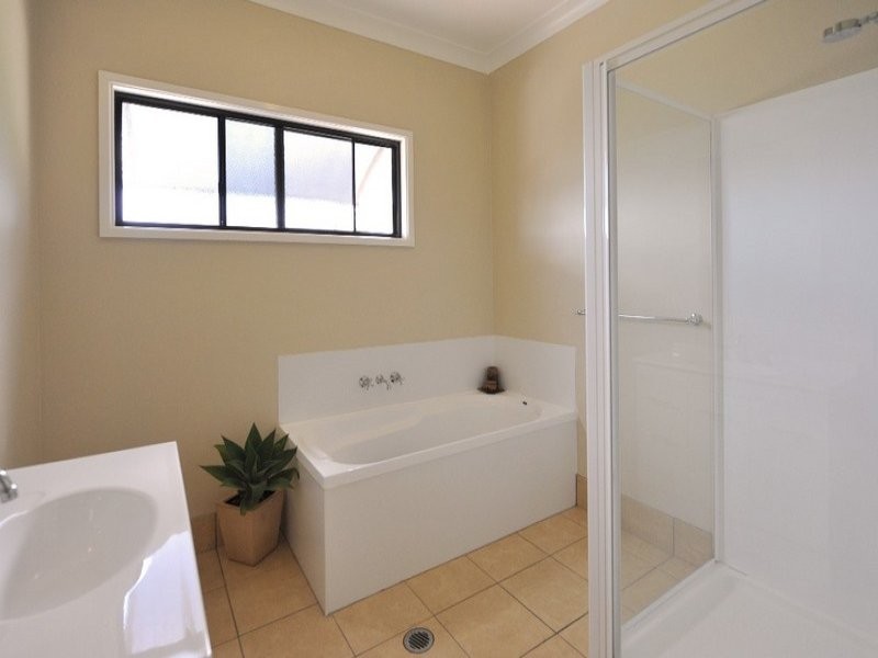 7 Debbie Court, Highfields QLD 4352