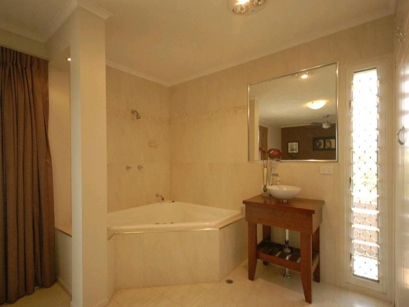 160 Hill Street, Newtown QLD 4350