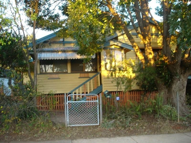 18 Hume Street, North Toowoomba QLD 4350