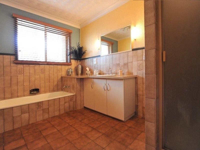 19 Mollison Court, Wilsonton QLD 4350