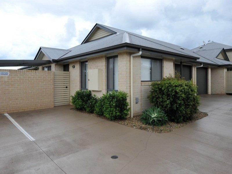 1/8 Gatfield Street, Newtown QLD 4305