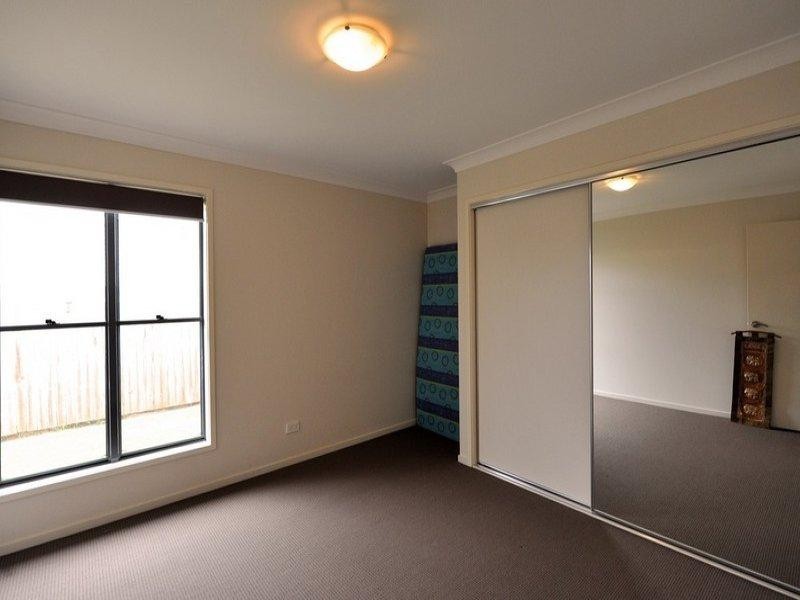 1/8 Gatfield Street, Newtown QLD 4305