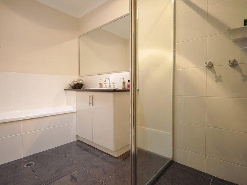 1/8 Gatfield Street, Newtown QLD 4305