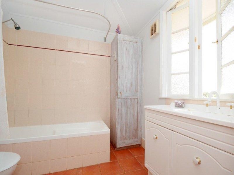 67 Gordon Avenue, Newtown QLD 4350