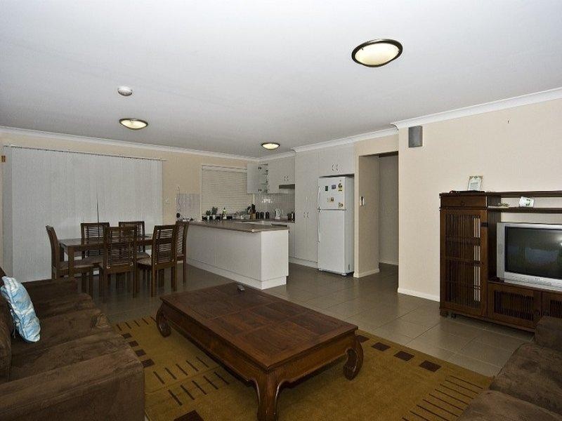 2/4 Nabiac Close, Kearneys Spring QLD 4350