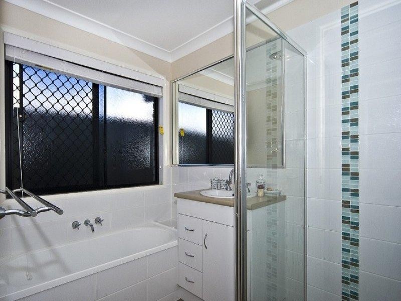 2/4 Nabiac Close, Kearneys Spring QLD 4350