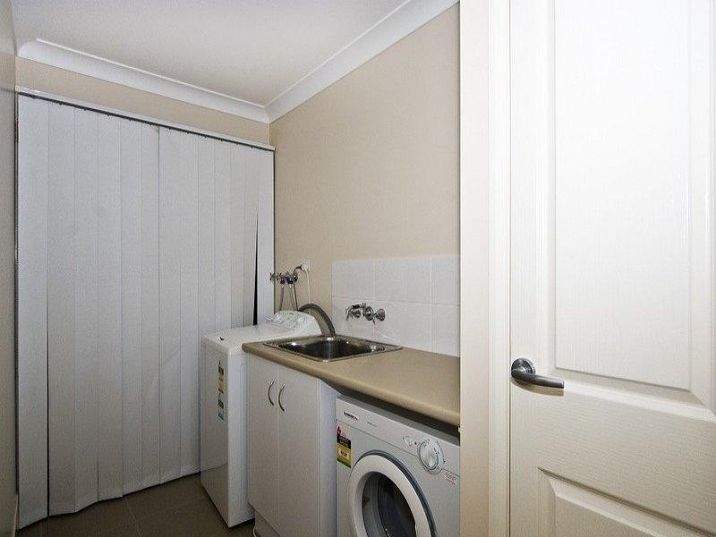 2/4 Nabiac Close, Kearneys Spring QLD 4350