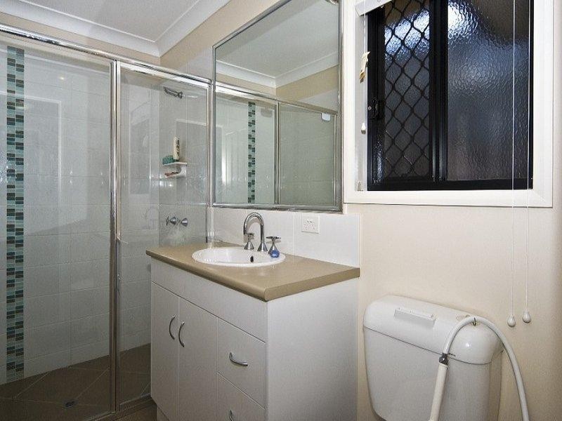 2/4 Nabiac Close, Kearneys Spring QLD 4350